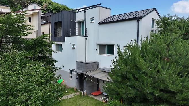 용인 수지구 성복동 단독주택이 최저입찰가격 5억4755만원에 경매에 나왔다. 이건욱PD
