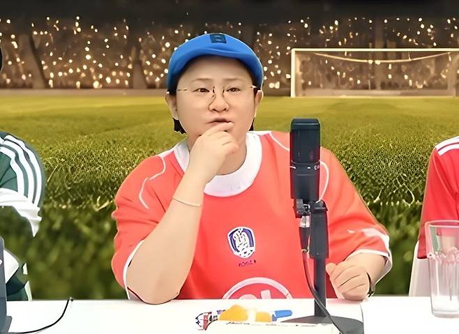 [서울=뉴시스] 코미디언 김신영이 지난 19일 유튜브 채널 '달수네라이브'에 출연해 박문성 해설위원과 함께 멕시코전을 시청했다. (사진=유튜브 채널 '달수네라이브' 화면 캡처) 2026.06.21.photo@newsis.com *재판매 및 DB 금지