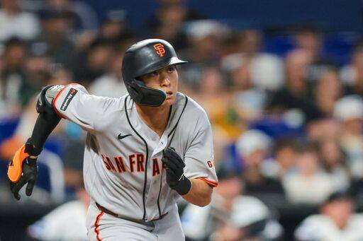 MIAMI, FLORIDA - JUNE 20: Jung Hoo Lee #51 of the San Francisco Giants runs toward second base after hitting a double against the Miami Marlins during the second inning at loanDepot park on June 20, 2026 in Miami, Florida. Sam Navarro/Getty Images/AFP (Photo by Sam Navarro / GETTY IMAGES NORTH AMERICA / Getty Images via AFP)/2026-06-21 06:34:46/ <저작권자 ⓒ 1980-2026 ㈜연합뉴스. 무단 전재 재배포 금지, AI 학습 및 활용 금지>