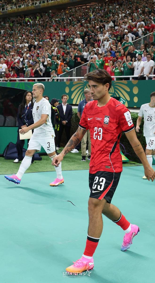 2026 북중미월드컵 A조 예선 대한민국-체코전이 12일(한국 시간) 멕시코 과달라하라 에스타디오 아크론에서 열렸다. 옌스를 비롯한 태극전사들이 그라운드로 입장하고 있다. /사진=김진경 대기자