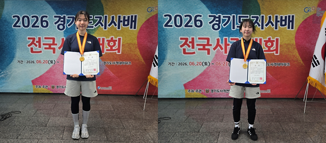지난 21일 화성 경기도사격테마파크서 폐막한 2026 경기도지사배 전국사격대회서 여고부 4관왕에 오른 고양 주엽고 강다은(사진 왼쪽)과 최예인이 사진 촬영을 하고 있다. 사진=주엽고등학교