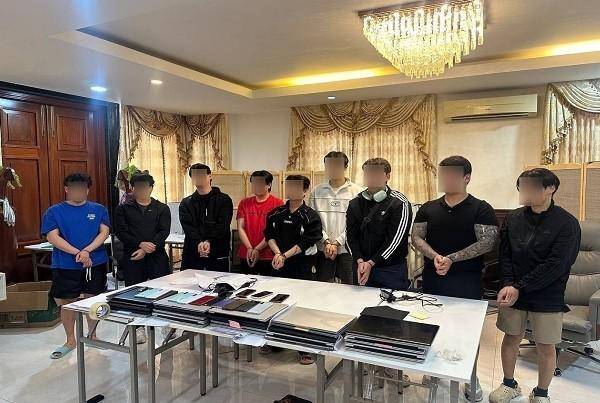 지난 1월 캄보디아 현지에서 검거된 성 착취 스캠 범죄 조직원.[사진=청와대 제공]