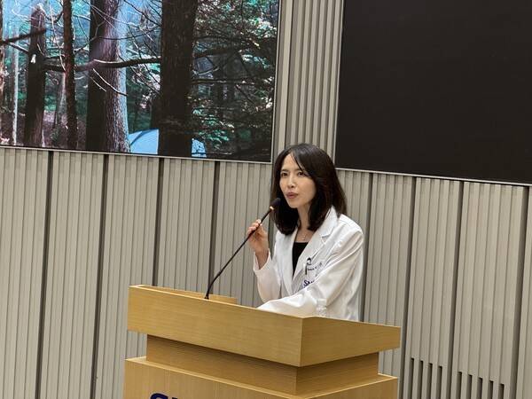 첫 번째 임상 세션의 연자로, '치매의 이해와 임상적 진단 접근'에 대해 강의하는 박지은 서울대학교병원 정신건강의학과 교수 / 디멘시아뉴스