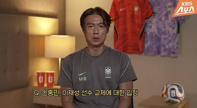 출처:KBS 스포츠 유튜브 캡처 / 인터뷰하는 홍명보 감독