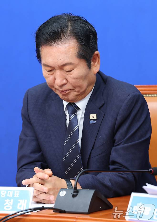 정청래 더불어민주당 대표가 22일 서울 여의도 국회에서 열린 최고위원회의에서 생각에 잠겨 있다. 2026.6.22 ⓒ 뉴스1 신웅수 기자