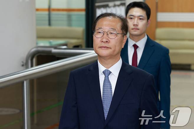 박성재 전 법무부 장관이 22일 오후 서울 서초구 중앙지방법원에서 열린 내란 중요임무 종사, 청탁금지법 위반 등 혐의 1심 선고 공판에 출석하고 있다. 2026.6.22 ⓒ 뉴스1 안은나 기자