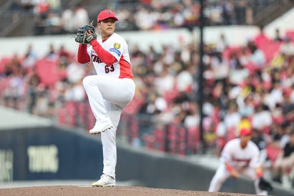 21일 오후 5시 수원KT위즈파크에서 열린 2026 신한 SOL뱅크 KBO리그 정규시즌 경기에서 KT 위즈를 상대로 역투한 KIA 시라카와.(KIA 시라카와 4이닝 3피안타 3볼넷 5탈삼진 2실점 82구). /사진=KIA 타이거즈