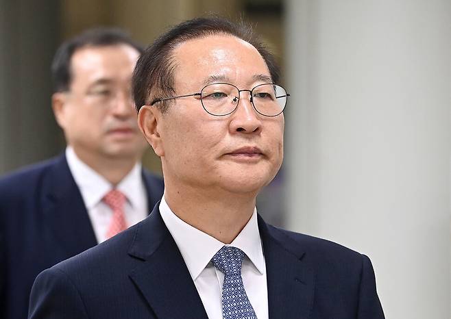 12·3 비상계엄 당시 수용시설을 점검하는 등 내란에 가담한 혐의를 받는 박성재 전 법무부 장관이 22일 오후 서울 서초구 서울중앙지방법원에서 열린 1심 선고공판에 출석하고 있다. 공동취재사진