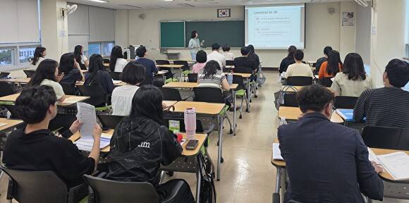 광주시교육청이 학교와 직속기관 노무관리 담당자를 대상으로 ‘노무관리 역량강화 정주행 코스’를 운영하고 있다. [사진=광주광역시교육청]