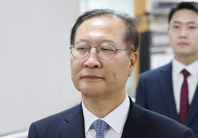 12·3 비상계엄에 가담하고 김건희 여사의 수사 청탁을 들어준 혐의로 기소된 박성재 전 법무부 장관이 22일 서울 서초구 서울중앙지법에서 열린 1심 선고 공판에 출석하고 있다. 연합뉴스