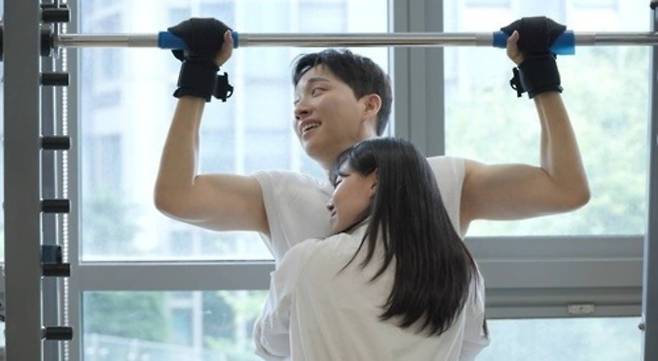 박위·송지은 부부가 '7km 휠체어 마라톤'에 도전하던 중 예상치 못한 건강 이상을 겪는다./사진제공=SBS