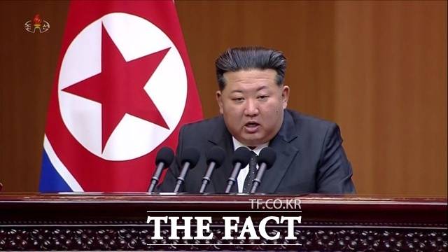 김정은 북한 국무위원장이 조선노동당 중앙위원회 전원회의에서 한국의 핵추진잠수함 도입 추진을 비판하며 핵무력 강화 원칙을 거듭 강조했다. 사진은 지난해 9월 열렸던 최고인민회의에서 김 위원장이 발언하는 모습. /뉴시스. 조선중앙TV 갈무리.