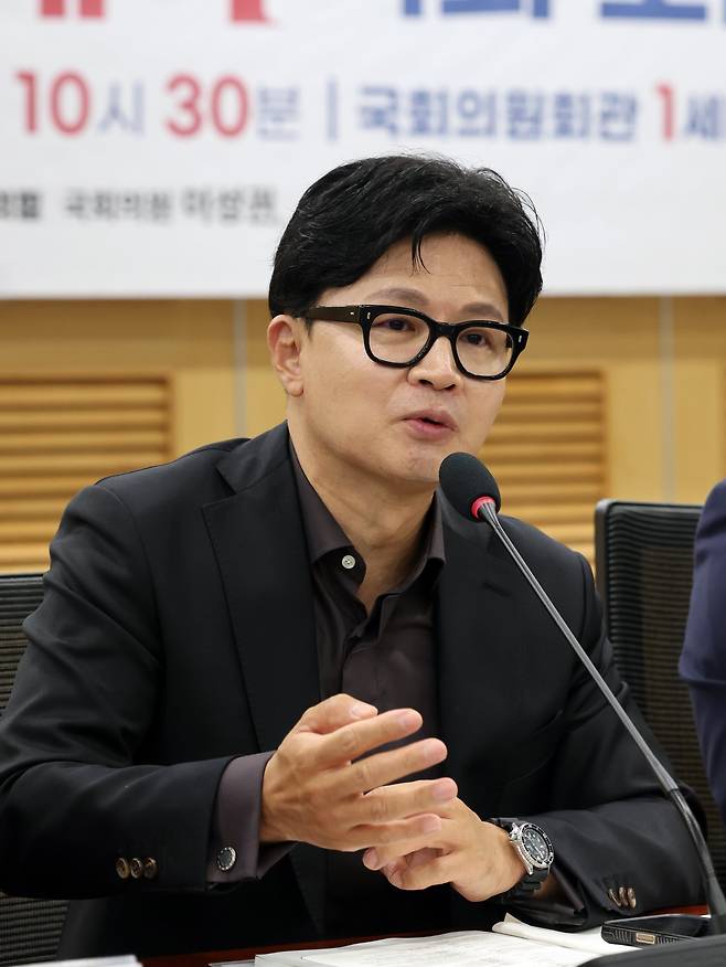 한동훈 무소속 의원이 23일 오전 서울 여의도 국회의원회관에서 열린 ‘참정권 피해 사태와 선거 제도 개혁 국회 토론회’에서 발언하고 있다. /뉴스1
