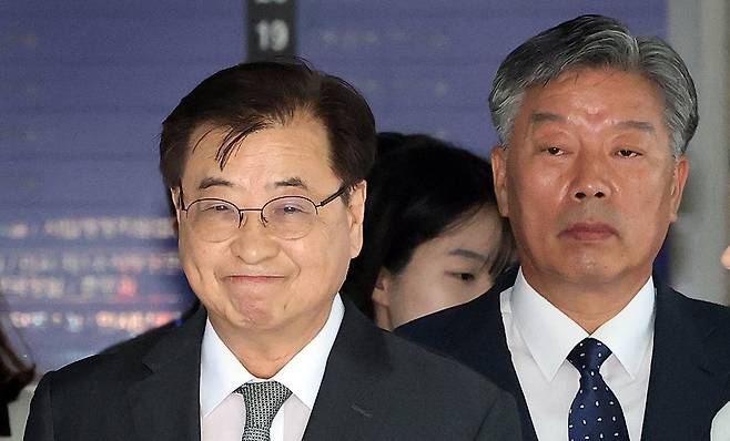 법정 나서는 서훈 전 국가안보실장-김홍희 전 해양경찰청장. 연합뉴스