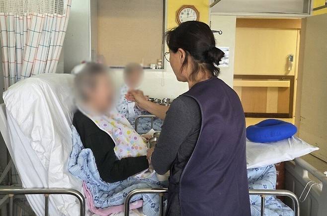 원풍모방 해고자였던 김두숙(68)씨는 2026년 현재 요양보호사로 일하고 있다. 김두숙 제공