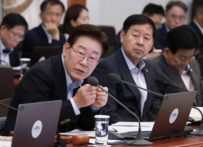 이재명 대통령이 23일 청와대에서 열린 국무회의 겸 비상경제점검회의에서 발언하고 있다. / 사진=뉴스1