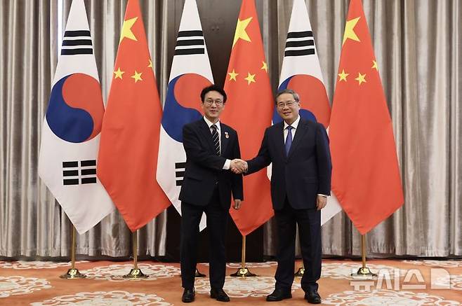 [다롄=뉴시스]김민석 국무총리는 23일 오후 중국 랴오닝성 다롄에서 리창 중국 국무원 총리와 회담을 가졌다. (사진=총리실 제공) photo@newsis.com