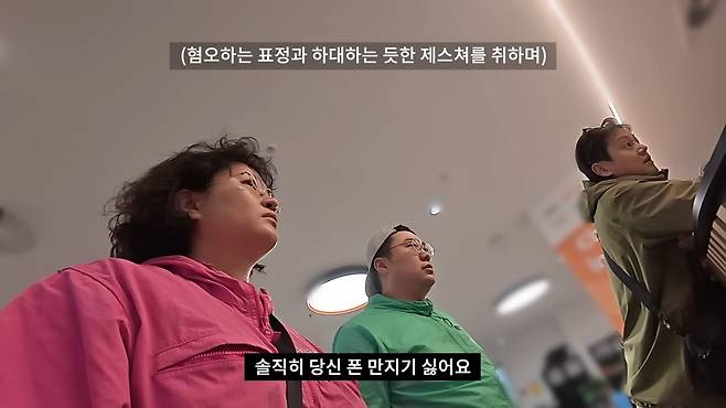 Travel YouTuber Wonji discovered Cimex lectularius in the Teardrop trailer she booked while traveling in Australia and complained to the company, but experienced conflict due to the employees rude attitude and sleazy response. Wonji expressed her displeasure, stating that while the company acknowledged the occurrence of Cimex lectularius, they demanded a non-review agreement as a condition for a refund.