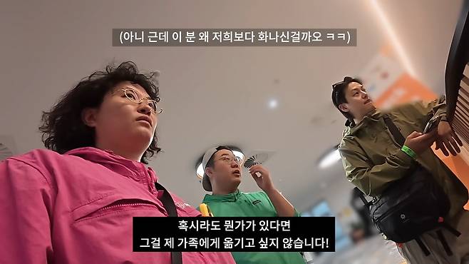 Travel YouTuber Wonji discovered Cimex lectularius in the Teardrop trailer she booked while traveling in Australia and complained to the company, but experienced conflict due to the employees rude attitude and sleazy response. Wonji expressed her displeasure, stating that while the company acknowledged the occurrence of Cimex lectularius, they demanded a non-review agreement as a condition for a refund.