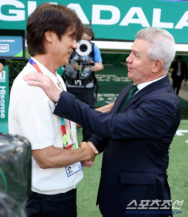 19일(한국시각) 멕시코 과달라하라 사포판의 에스타디오 과달라하라에서 열린 2026 북중미월드컵 대한민국과 멕시코의 경기. 멕시코 아기레 감독과 인사 나누는 홍명보 감독. 사포판(멕시코)=허상욱 기자wook@sportschosun.com/2026.06.19/