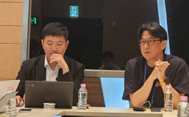 강민석 네이버클라우드 퍼블릭 플래그십 이사(왼쪽), 정주환 AX랩 이사(사진=지디넷코리아)