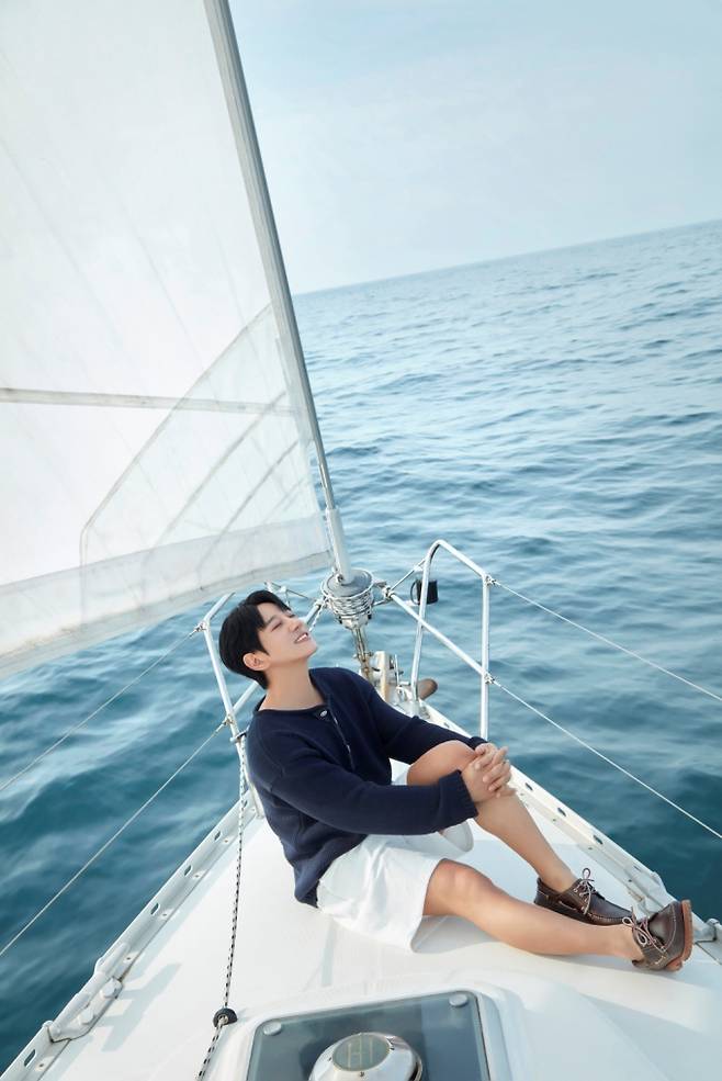 Singer Hwang Chi-yeul has released the second set of concept photos for his summer album I LOVE SUMMER, exuding a refreshing charm atop a yacht. This marks Hwang Chi-yeuls first summer album since his debut and features a total of five tracks, including the title track Our Summer.In the released photos, Hwang Chi-yeul creates a cool summer vibe against the backdrop of the blue sea, pairing a navy knit sweater with white pants. He captivated fans with his radiant smile and relaxed poses.This album includes songs covering various emotions such as love and heartbreak, allowing listeners to appreciate Hwang Chi-yeuls signature soulful vocals. Tracklist includes Breath, Love, Summer, Summer Drive, and Unsaid, among others. Hwang Chi-yeul is scheduled to release I Love Summer on various music streaming sites at 6 p.m. on the 26th. Following this, on the 4th of next month, he will hold a solo concert, 2026 HWANG CHI YEUL CONCERT Our Summer, at the Nodeul Island Live House in Seoul and meet with fans.
