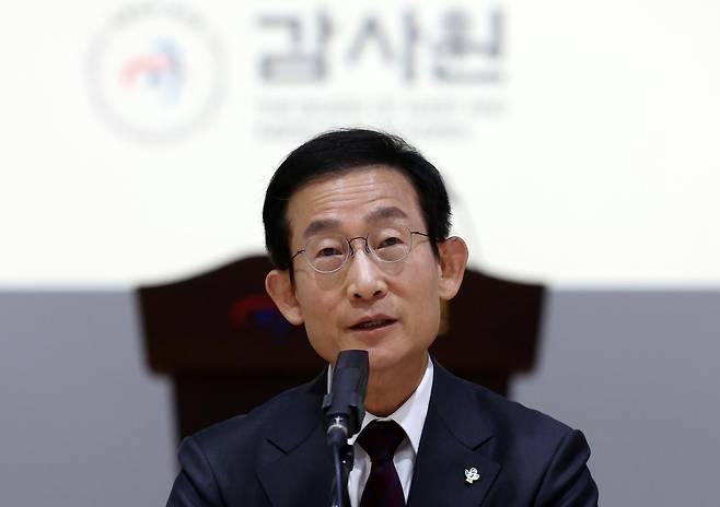 김호철 감사원장이 24일 서울 종로구 감사원에서 열린 기자간담회에서 취재진 질문에 답변하고 있다. 2026.06.24 뉴시스