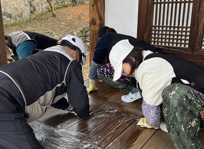 지난 4월 지역 시민 대상 국가유산돌봄사업 체험 모습. 국가유산청 제공
