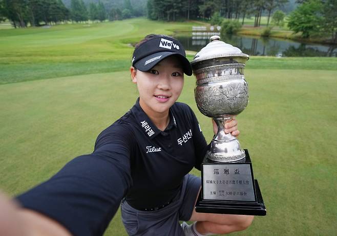 14일 메르세데스-벤츠 제40회 한국여자오픈 4라운드에서 우승한 김민솔. 사진=대한골프협회