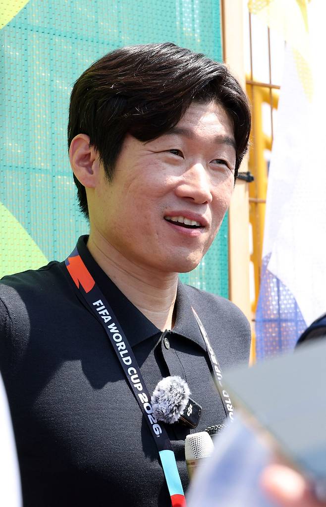 북중미 월드컵 남아공전을 하루 앞둔 23일(현지시간) 멕시코 몬테레이 훈련장에서 박지성이 인터뷰에 응하고 있다. 강정현 기자