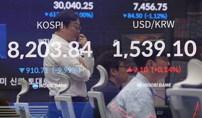 한국 증시의 MSCI 선진국지수 편입이 실패했다. 사진은 지난 23일 코스피 종가가 안내된 서울 중구 우리은행 딜링룸. /사진=뉴시스