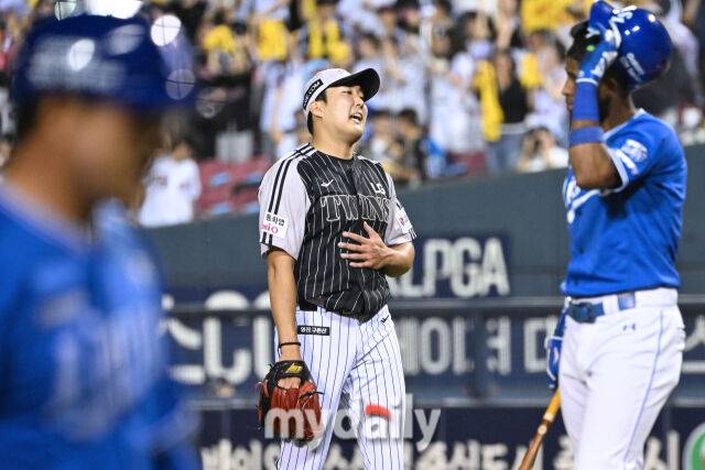 LG 손주영이 9회초 2사 만루에 삼성 디아즈를 삼진으로 잡고 4-3 승리했다./잠실=한혁승 기자