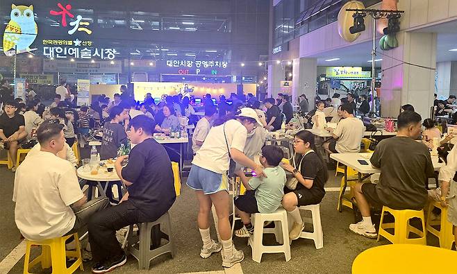 무더운 여름밤을 예술·음식으로 물들이는 행사 ‘대인예술 야시장’. 광주광역시청
