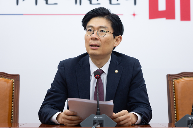 조정훈 국민의힘 의원이 지난 3월 4일 국회에서 인재영입 발표를 하고 있다. 뉴스1