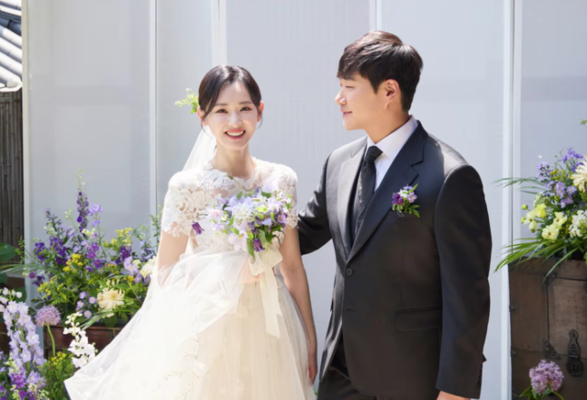 방송인 김다영의 유튜브 채널을 통해 23일 공개된 배성재, 김다영의 결혼식 장면. 김다영 유튜브 방송화면 캡처