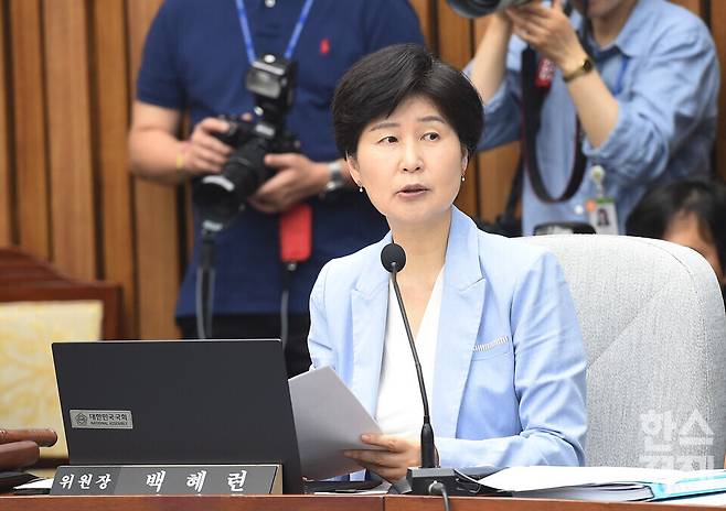 25일 오전 국회에서 열린 국무총리(한성숙) 임명동의에 관한 인사청문특별위원회 제2차 전체회의에서 백혜련 위원장이 국무총리 임명동의안 심사를 위한 인사청문회의를 진행 하고 있다./ 이호형 기자 leemario@sporbiz.co.kr 2026.06.25