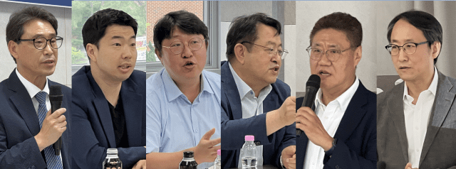 24일 국립순천대 주관, KPCA(한국PCB&반도체패키징산업협회) 후원으로 국립순천대에서 열린 'AI 반도체 패키징 기술 산업 포럼'에서 참석자들이 발표하고 있다. (왼쪽부터) 이동희 국립순천대 부총장, 김선재 한국과학기술기획평가원 연구위원, 이충민 KPCA 차장, 나정운 엔빅스 대표, 문국철 국립순천대 교수, 김구성 강남대 교수. (사진=지디넷코리아)