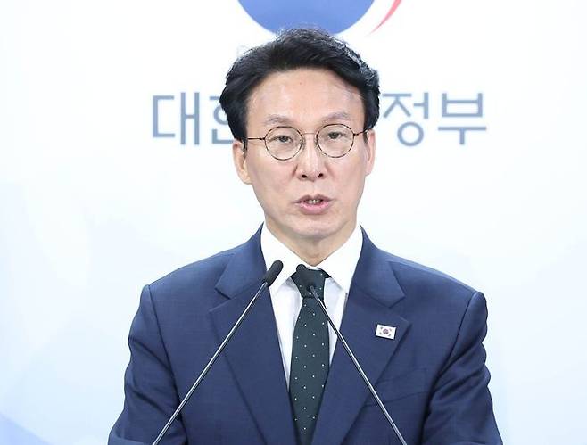 김민석 국무총리가 25일 오후 서울 종로구 정부서울청사에서 검찰 개혁 관련 현안 발표를 하고 있다. ⓒ뉴시스