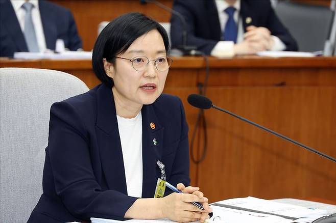 한성숙 국무총리 후보자가 25일 오전 서울 여의도 국회에서 열린 국무총리(한성숙) 임명동의안 심사를 위한 인사청문회에서 질의에 답변하고 있다. ⓒ데일리안 홍금표 기자