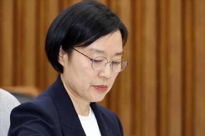 한성숙 국무총리 후보자가 25일 오전 서울 여의도 국회에서 열린 국무총리(한성숙) 임명동의안 심사를 위한 인사청문회에서 생각에 잠겨 있다. ⓒ데일리안 홍금표 기자ⓒ