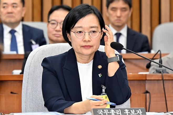 한성숙 국무총리 후보자가 25일 국회에서 열린 인사청문회에 출석해 생각에 잠겨 있다. 민경석 기자
