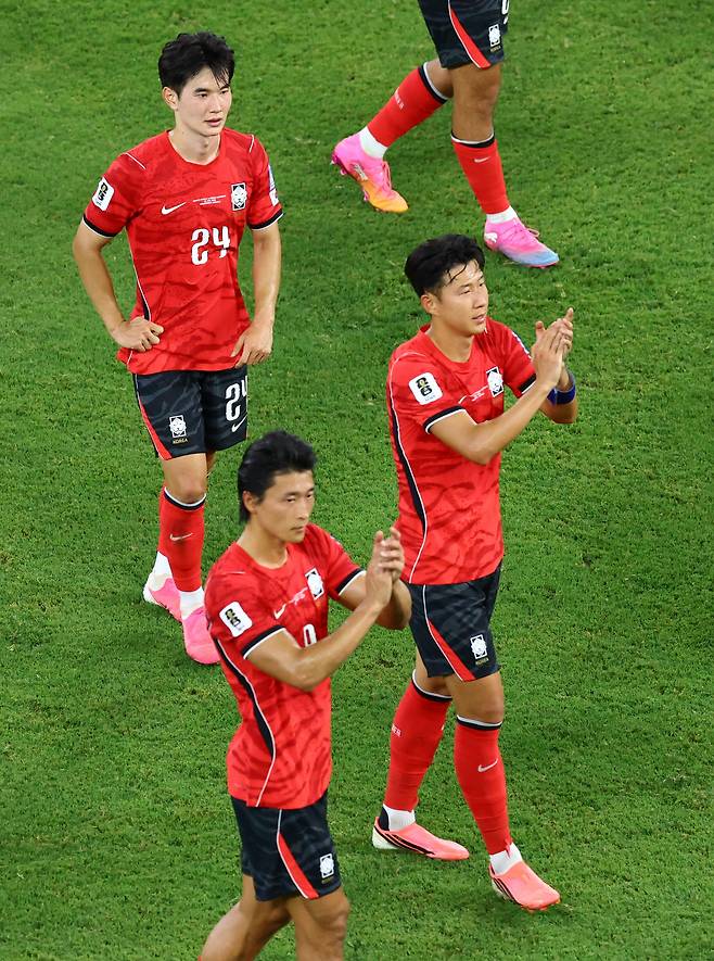 South Korean players react after their game against South Africa on Wednesday. (Reuters-Yonhap)