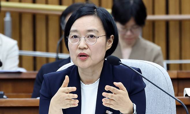 한성숙 국무총리 후보자가 25일 여의도 국회에서 열린 인사청문회에서 위원들의 질문에 답하고 있다. 뉴시스