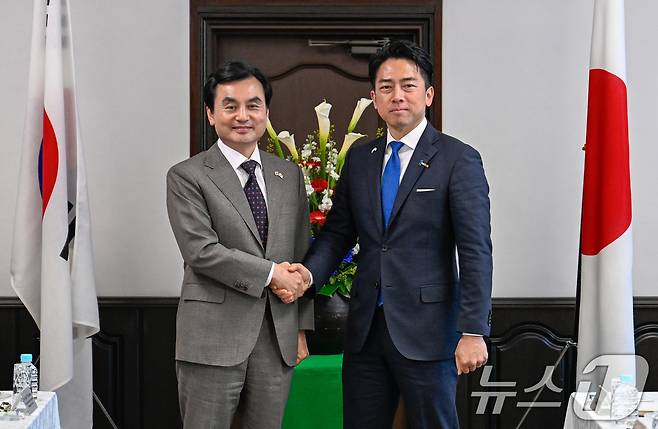안규백 국방부장관과 고이즈미 신지로 일본 방위상. (국방부 제공. 재판매 및 DB 금지) 2026.1.30 ⓒ 뉴스1 이호윤 기자