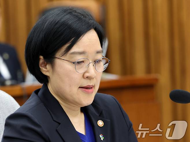 한성숙 국무총리 후보자가 26일 오전 서울 여의도 국회에서 열린 인사청문회에서 부동산 거래 의혹을 해명하며 울컥하며 답변하고 있다. 2026.6.26 ⓒ 뉴스1 황기선 기자