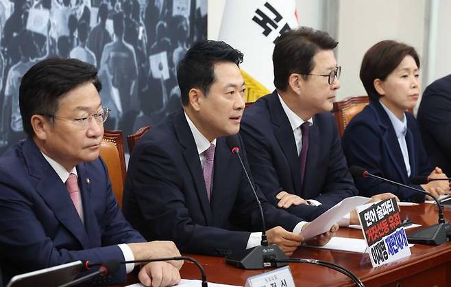 장동혁 국민의힘 대표가 25일 오전 서울 여의도 국회에서 열린 최고위원회의에서 발언을 하고 있다. ⓒ뉴시스