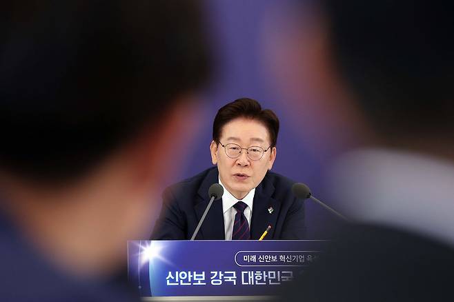 이재명 대통령이 26일 청와대에서 열린 미래 신안보 혁신기업 육성 전략회의에서 발언하고 있다. 청와대사진기자단