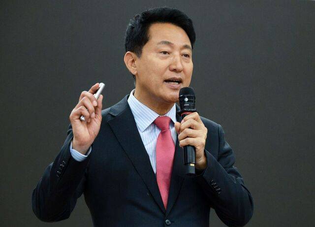 오세훈 서울시장이 지난 24일 국회 의원회관에서 열린 대한민국 미래혁신포럼 주최 세미나에 참석해 '6·3 지방선거 진단과 향후 과제 - 보수가치의 회복과 미래'를 주제로 강연하고 있다. 이병주 기자