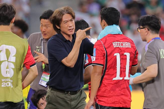 12년 만에 다시 월드컵 무대에 선 홍명보 한국 축구 대표팀 감독은 또다시 냉혹한 평가대에 오르게 됐다.연합뉴스