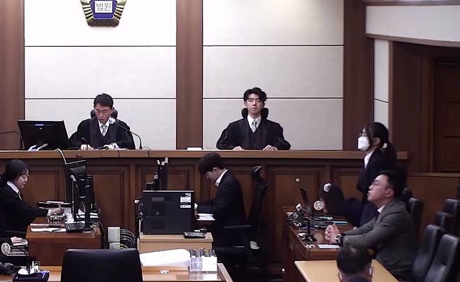 재판부가 매관매직 의혹으로 기소된 김건희 여사에 대한 1심 선고기일을 26일 연다. 사진은 통일교 금품 수수 의혹 등으로 재판에 넘겨진 김 여사가 지난 1월28일 서울 서초구 서울중앙지방법원에서 열린 1심 선고공판에서 실형을 선고받은 모습. /사진=뉴시스(서울중앙지법 제공)